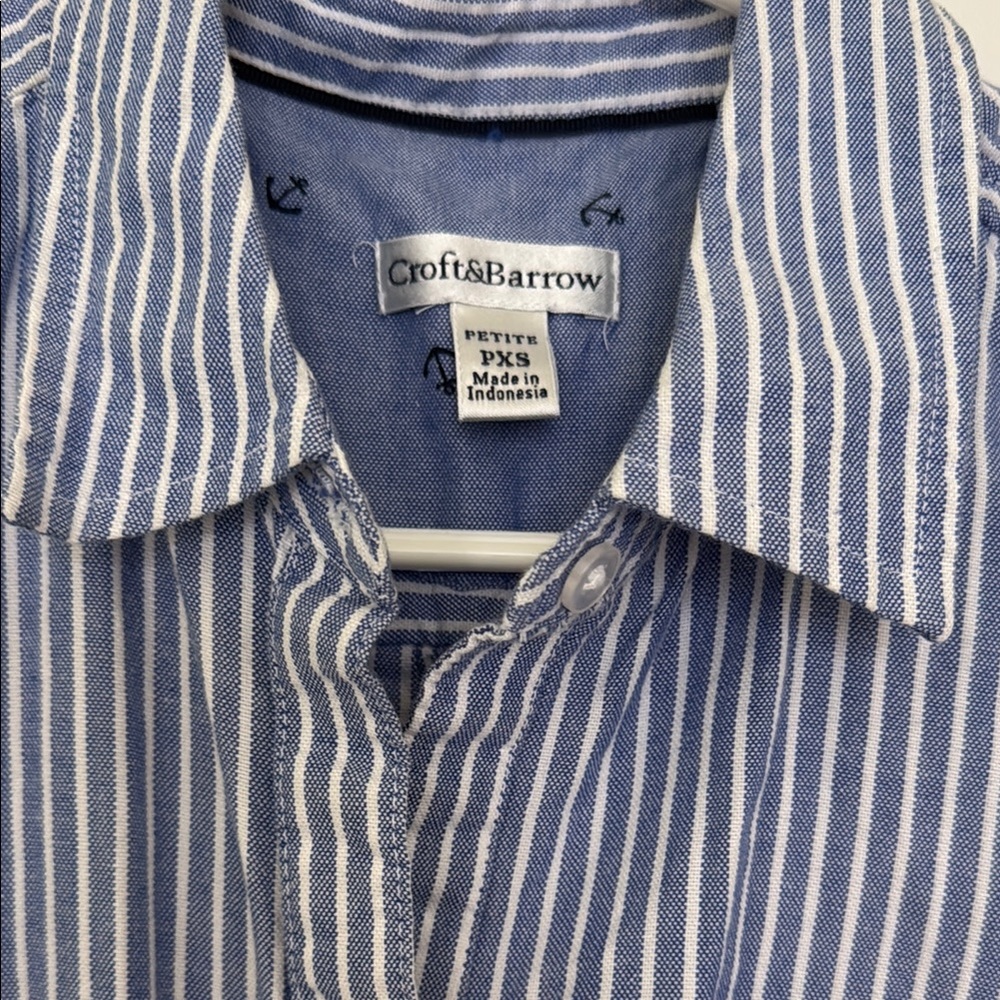 Croft & Barrow Blue and White Casual Button Down Shirt